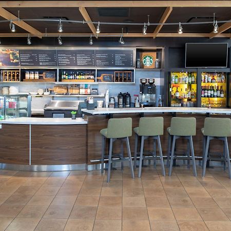 密尔沃基机场万怡酒店 外观 照片